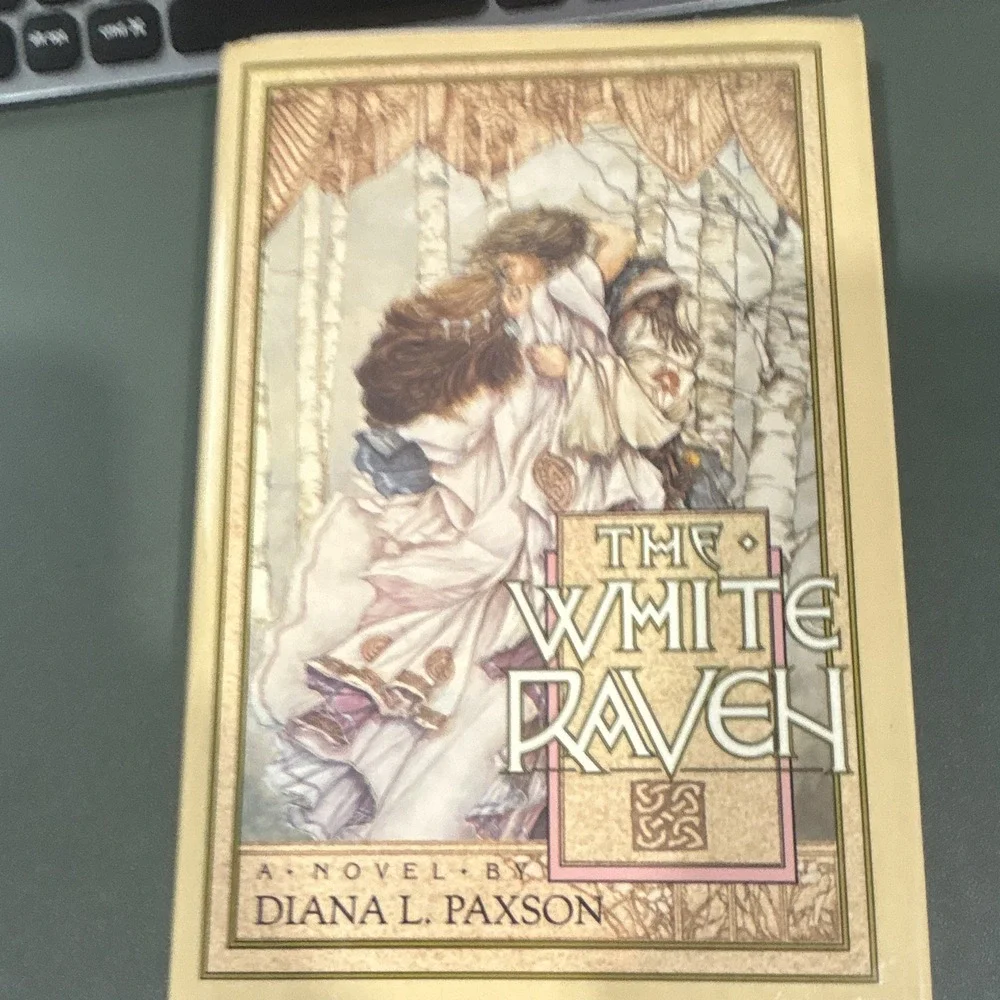 The White Raven Diana L. Paxson 1st Edition 1988 Paperback Novel w/ Maps